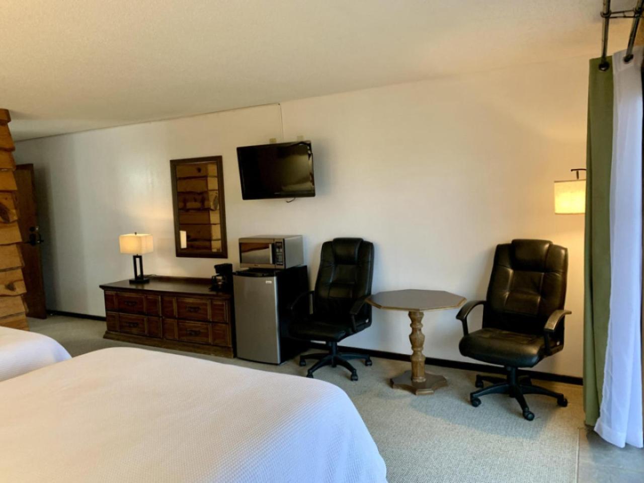 Bridge Inn Tomhawk - 2Nd Floor, 1 King Size Bed, Balcony, River View Tomahawk Esterno foto