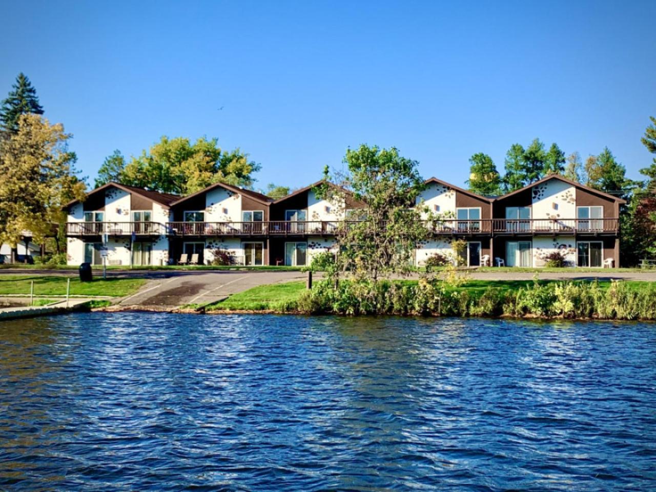 Bridge Inn Tomhawk - 2Nd Floor, 1 King Size Bed, Balcony, River View Tomahawk Esterno foto