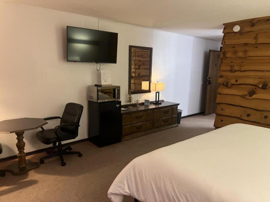 Bridge Inn Tomhawk - 2Nd Floor, 1 King Size Bed, Balcony, River View Tomahawk Esterno foto