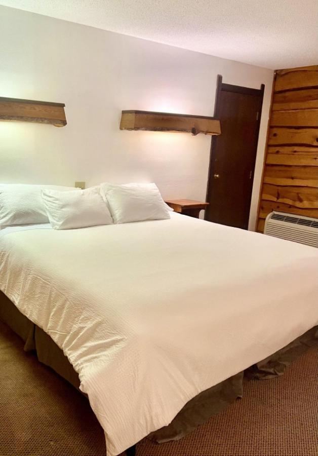 Bridge Inn Tomhawk - 2Nd Floor, 1 King Size Bed, Balcony, River View Tomahawk Esterno foto