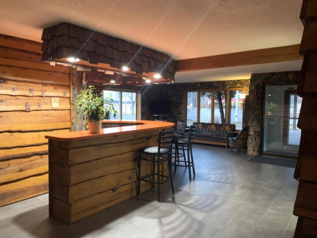 Bridge Inn Tomhawk - 2Nd Floor, 1 King Size Bed, Balcony, River View Tomahawk Esterno foto