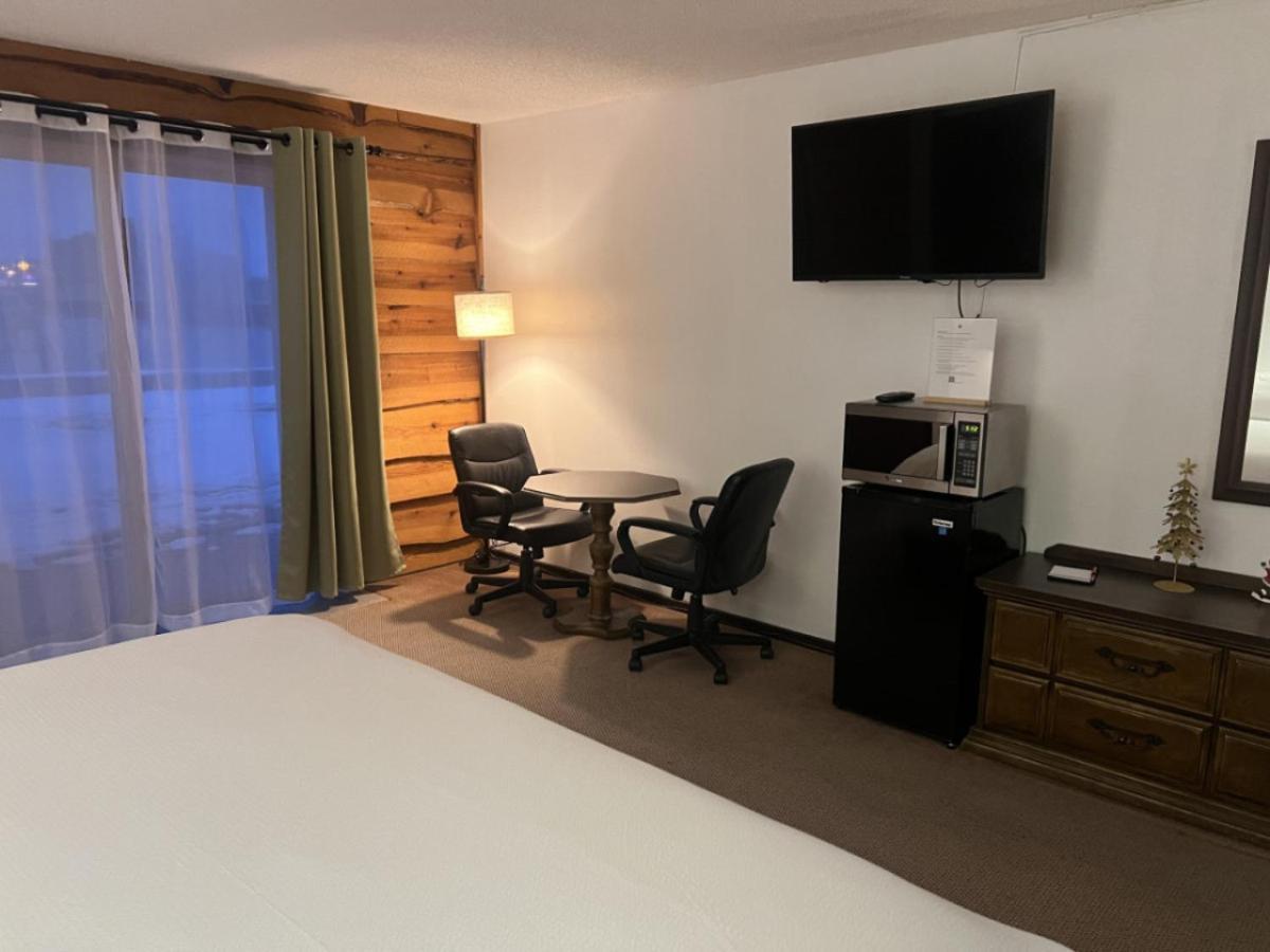 Bridge Inn Tomhawk - 2Nd Floor, 1 King Size Bed, Balcony, River View Tomahawk Esterno foto