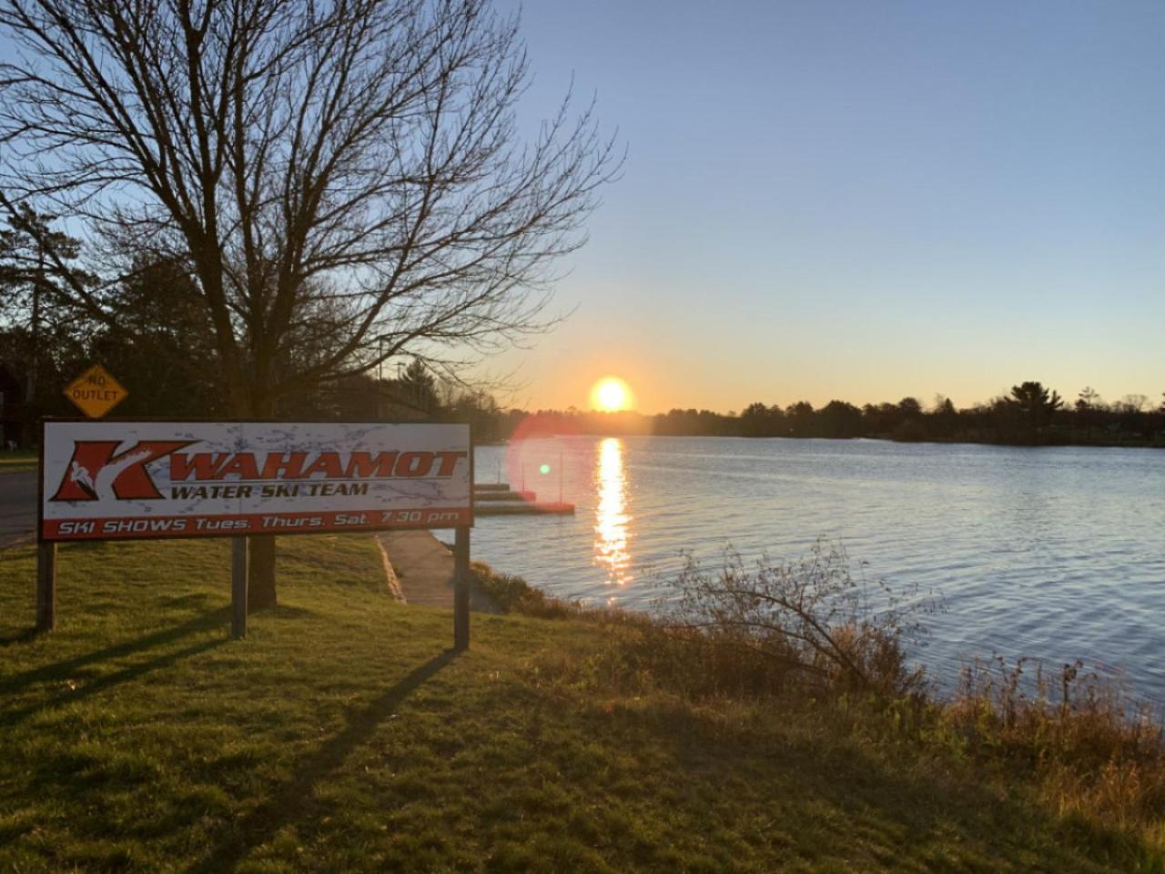 Bridge Inn Tomhawk - 2Nd Floor, 1 King Size Bed, Balcony, River View Tomahawk Esterno foto